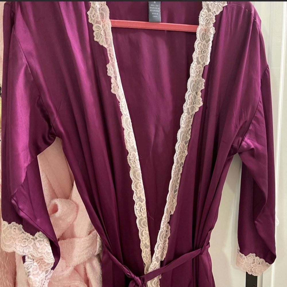 100% silk purple Hillard Hanson pink lace robe S